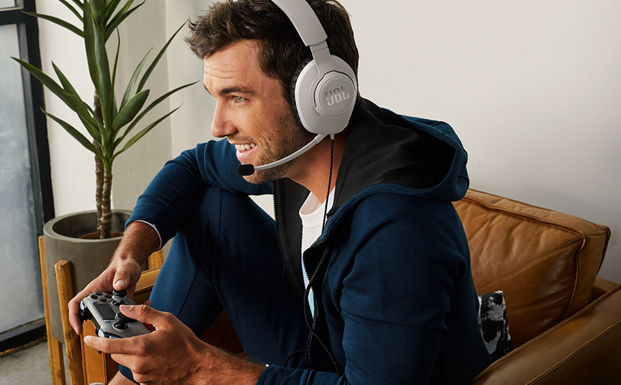 Be at the center of the game with JBL QuantumSOUND Signature